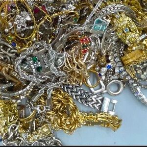 1 LB Big Tangled Jewelry Lot!! tons, and tons of chains & necklaces